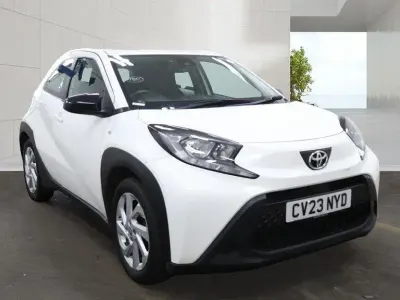 Used Toyota Aygo X PURE 72 HP (52 kW) 2023 White SUV
