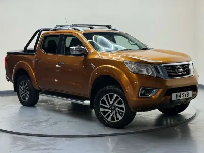 Begagnad Nissan Navara Tekna 190 HK (139 kW) 2017 Gul Pickup