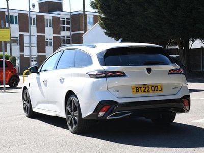 Begagnad Peugeot 308 SW Premium 222 HK (163 kW) 2022 Vit Kombi