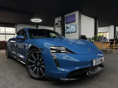 Usado Porsche Taycan Performance Package 500 kW (680 CV) 2021 Azul Berlina
