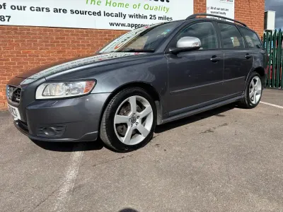 Begagnad Volvo V50 R-Design 136 HK (100 kW) 2011 Grå Kombi