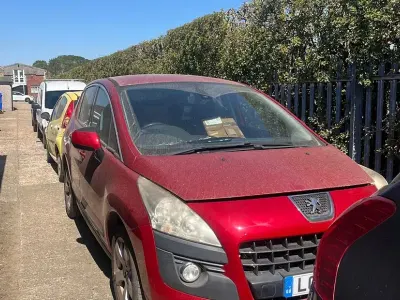 Used Peugeot 3008 Active 112 HP (82 kW) 2012 Red Estate