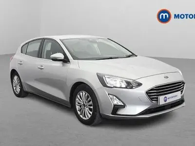 Begagnad Ford Focus Titanium 125 HK (91 kW) 2020 Silver Halvkombi