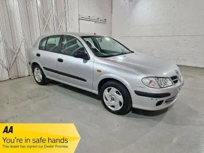 Używany Nissan Almera 114 KM (83 kW) 2002 Srebrny Hatchback