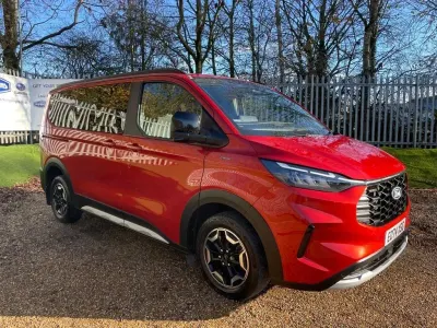 Usado Ford Tourneo Active 170 HP (125 kW) 2024 Vermelho Monovolume
