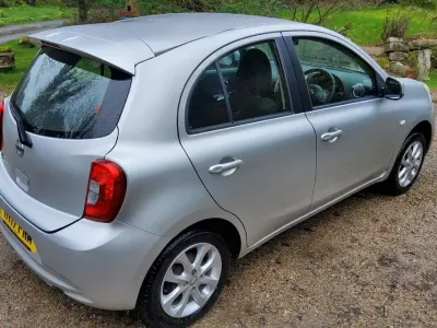 Usado Nissan Micra Acenta 80 HP (58 kW) 2017 Prateado Citadino