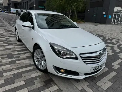 Used Vauxhall Insignia Elite 140 HP (102 kW) 2014 White Hatchback