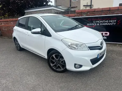 Used Toyota Yaris Trend 99 HP (72 kW) 2013 White Hatchback