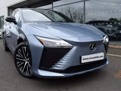 Begagnad Lexus RZ 450e 230 kW (313 HK) 2024 Blå SUV