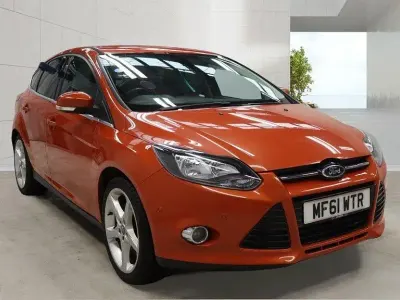 Used Ford Focus Titanium 125 HP (91 kW) 2011 Red Hatchback