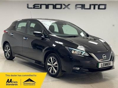 Begagnad Nissan Leaf Acenta 110 kW (150 HK) 2021 Svart Halvkombi
