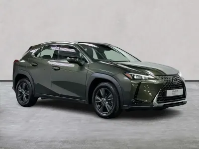 Usado Lexus UX 199 HP (146 kW) 2024 Verde SUV