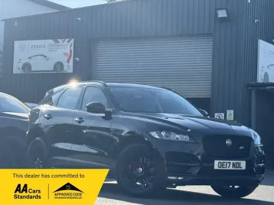 Używany Jaguar F-Pace Portfolio 300 KM (220 kW) 2017 Czarny SUV