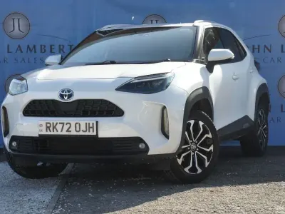 Używany Toyota Yaris Design 116 KM (85 kW) 2022 Biały Hatchback