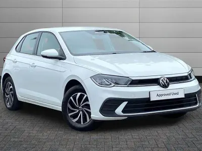 Used VW Polo Life 80 HP (58 kW) 2023 Pure white Hatchback