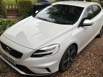 Begagnad Volvo V40 R-Design 122 HK (89 kW) 2016 Vit Halvkombi