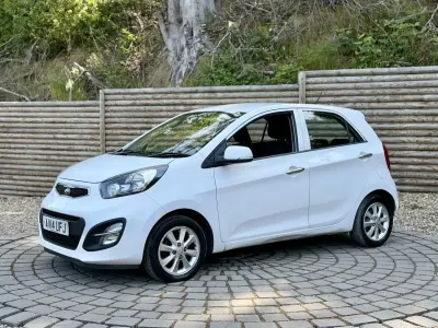 Used Kia Picanto 84 HP (61 kW) 2014 White Hatchback