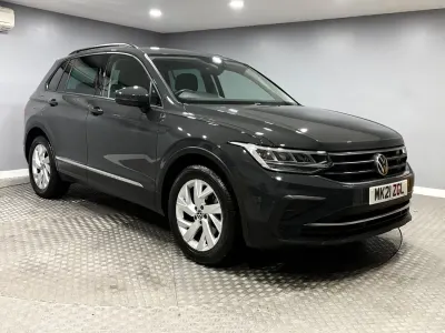 Usado VW Tiguan Life 150 CV (110 kW) 2021 Gris SUV