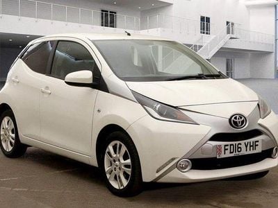 Used Toyota Aygo X-pure 68 HP (50 kW) 2016 White Hatchback