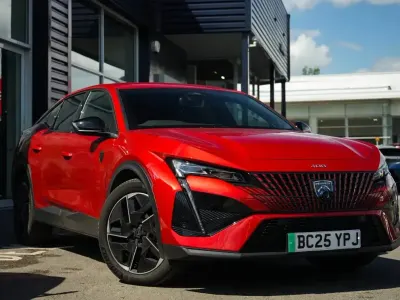 Gebraucht Peugeot 408 GTi 158 kW (215 PS) 2025 Rot Kleinwagen