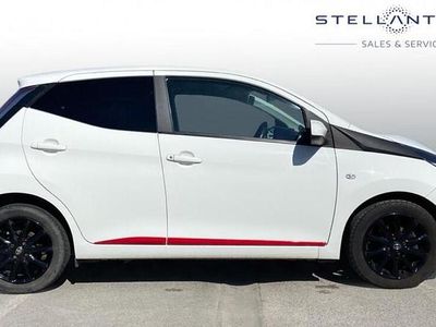 Begagnad Toyota Aygo x-press 67 HK (49 kW) 2017 Vit Halvkombi