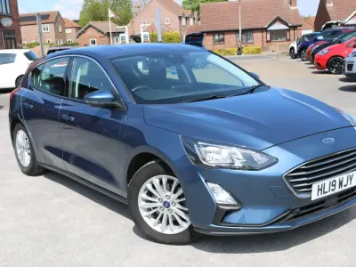 Używany Ford Focus Titanium 125 KM (91 kW) 2019 Niebieski Hatchback