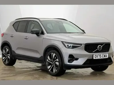 Usado Volvo XC40 Ultra 194 CV (142 kW) 2025 Plateado SUV