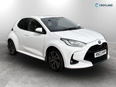 Used Toyota Yaris Hybrid Design 116 HP (85 kW) 2023 White Hatchback