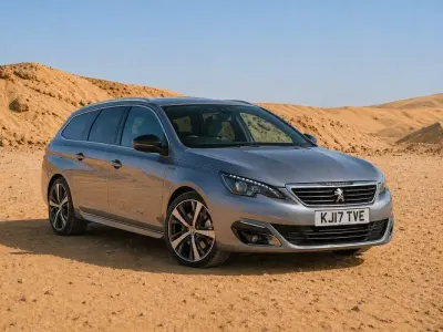 Usado Peugeot 308 GT-line 150 HP (110 kW) 2017 Cinzento Carrinha
