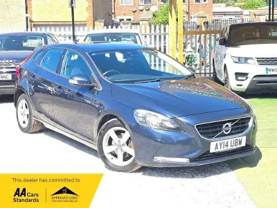 Used Volvo V40 115 HP (84 kW) 2014 Blue Hatchback