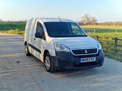 Used Peugeot Partner 75 HP (55 kW) 2018 White
