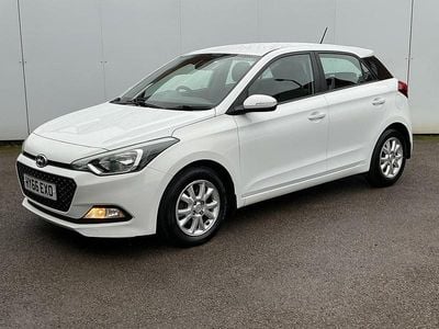 Used Hyundai i20 SE 90 HP (66 kW) 2016 White Hatchback