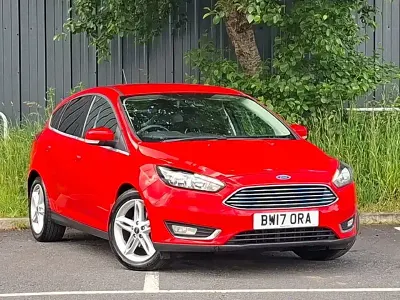 Used Ford Focus Titanium 120 HP (88 kW) 2017 Red Hatchback