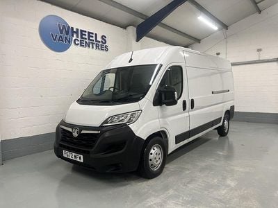 Used Vauxhall Movano S 140 HP (102 kW) 2022 White MPV