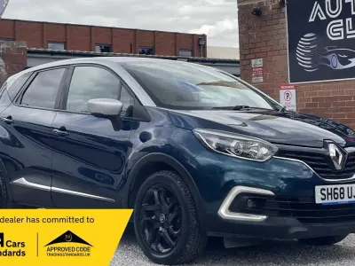 Used Renault Captur Iconic 90 HP (66 kW) 2018 Blue/silver SUV
