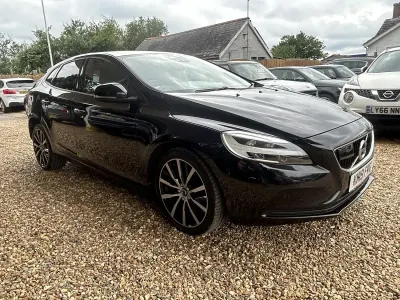 Used Volvo V40 R-Design 120 HP (88 kW) 2019 Black Hatchback
