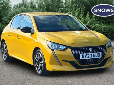 Used Peugeot 208 Allure+ 101 HP (74 kW) 2023 Faro yellow Hatchback