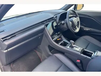 Usado Lexus LBX 136 CV (100 kW) 2025 Gris SUV