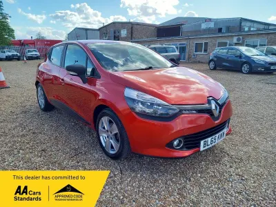 Used Renault Clio Play 75 HP (55 kW) 2016 Red Hatchback