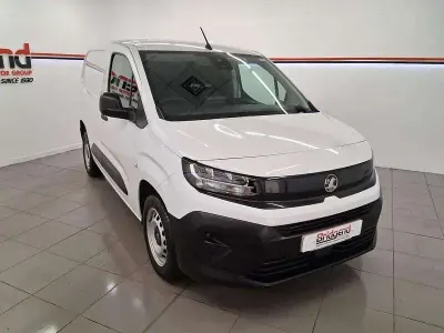 Used Vauxhall Combo S 100 HP (73 kW) 2025 White Van