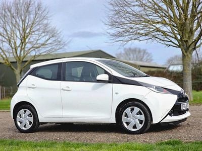 Used Toyota Aygo X-play 69 HP (50 kW) 2017 White Hatchback