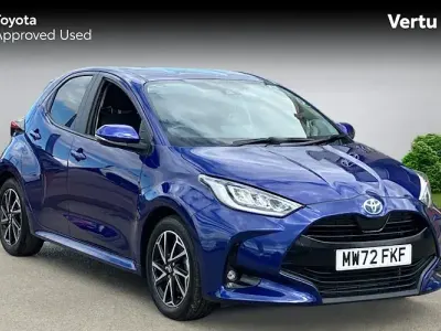 Begagnad Toyota Yaris Hybrid Design 116 HK (85 kW) 2026 Halvkombi