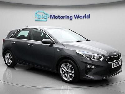 Usado Kia Ceed 118 HP (86 kW) 2020 Cinzento Citadino