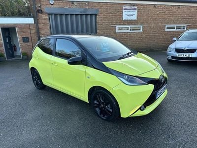 Begagnad Toyota Aygo X-cite 69 HK (50 kW) 2016 Gul Halvkombi