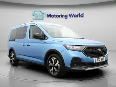 Used Ford Grand Tourneo Connect Active 122 HP (89 kW) 2023 Blue MPV