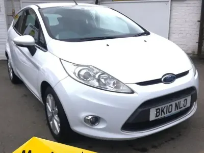 Usado Ford Fiesta Zetec 2010 Blanco Utilitario