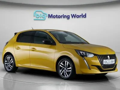 Begagnad Peugeot 208 Allure+ 130 HK (95 kW) 2023 Gul Halvkombi