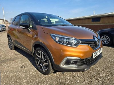 Used Renault Captur Iconic 2019 Orange and black SUV