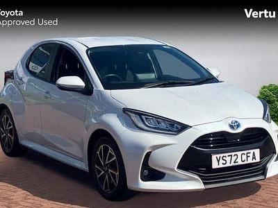 Usado Toyota Yaris Hybrid Design 116 HP (85 kW) 2026 Citadino