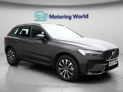 Używany Volvo XC60 Plus 250 KM (183 kW) 2025 Szary SUV